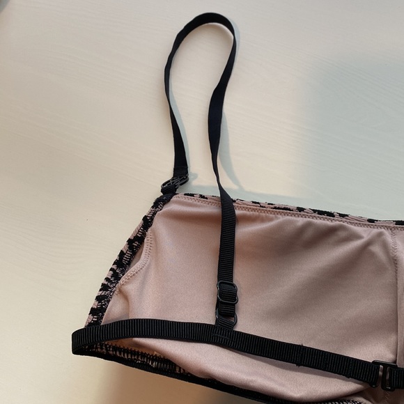 Victoria’s Secret Leopard Bikini Top - Picture 5 of 6